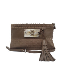 Charger l&#39;image dans la galerie, Pochette Bandoulière Meribel Poil de vachette Quadra taupe

