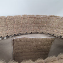 Charger l&#39;image dans la galerie, Pochette Bandoulière Meribel Poil de vachette Quadra taupe
