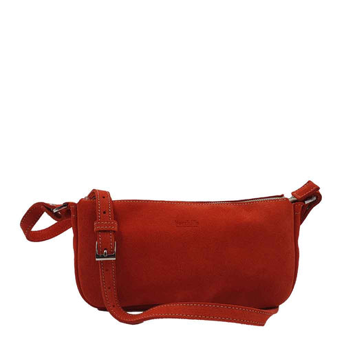 L'accessoire mode femme essentiel à votre dressing : la Pochette Berthe de la Maison Berthille. Déclinée en velours pour la saison été 2025. SS25