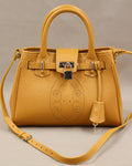 Sac à main mini vendome en cuir jaune moutarde vue de face, motif perforé bout fleuri, deux anses, cadenas argenté et bandoulière amovible, fabriqué en France par Berthille