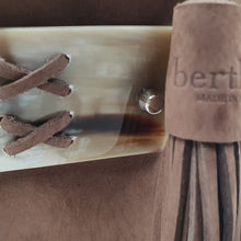 Charger l&#39;image dans la galerie, Petit Sac à main en nubuck chocolat
