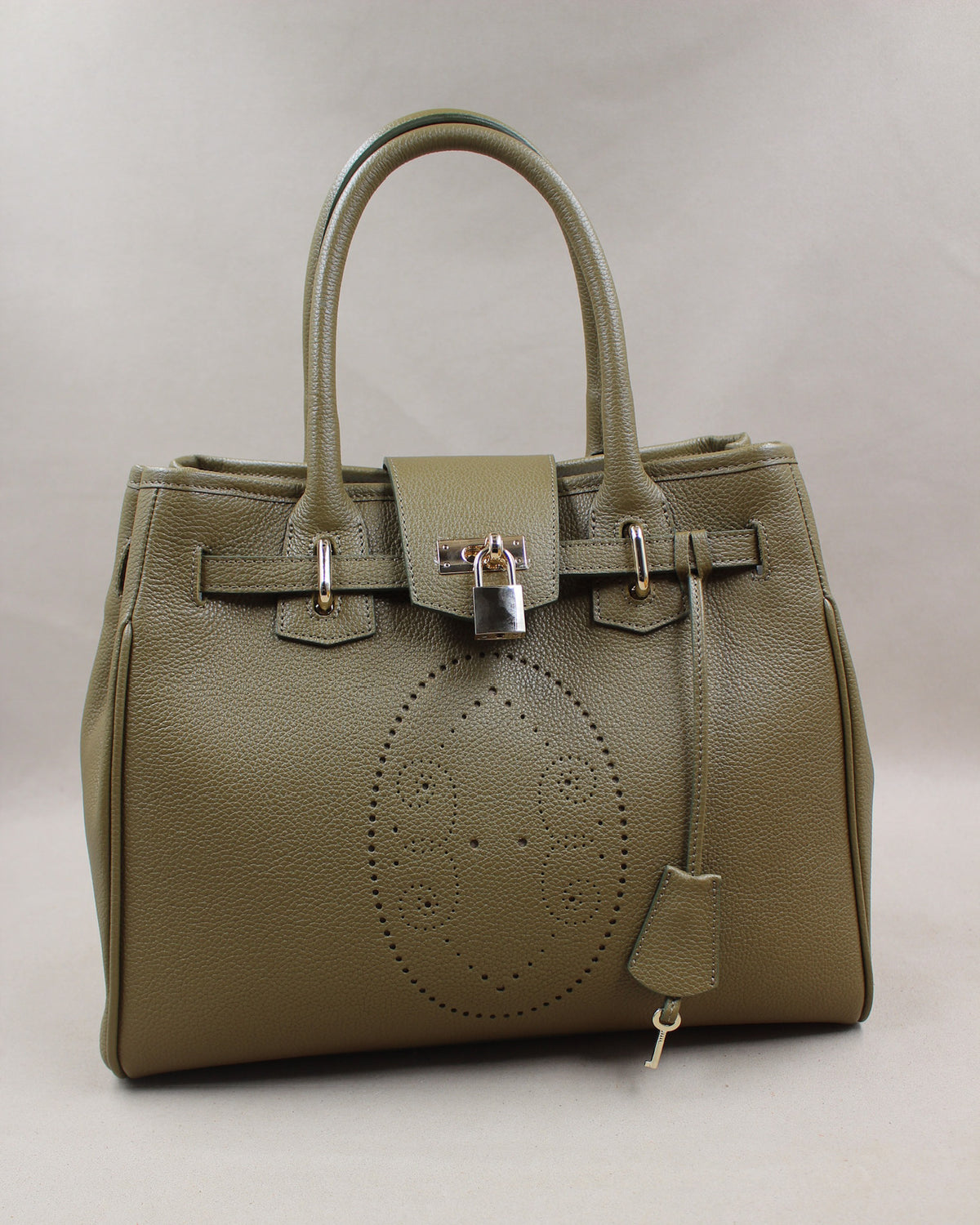 Sac à main Vendôme en cuir kaki vue de face, motif perforé bout fleuri, deux anses, sangle ceinturée, cadenas argenté, clé et clochette en cuir, fabriqué en France par Berthille