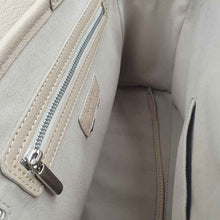 Charger l'image dans la galerie, Texture peau de chèvre Piedra du Mini Vendôme, artisanat de luxe
