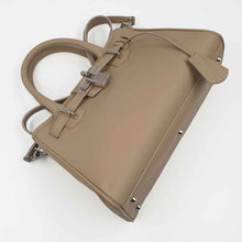 Charger l'image dans la galerie, Texture peau de chèvre Piedra du Mini Vendôme, artisanat de luxe
