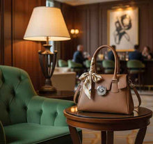 Charger l'image dans la galerie, L’art du cuir signé Berthille – Sac bandoulière féminin et raffiné
