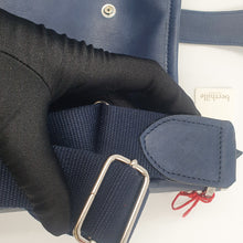 Charger l&#39;image dans la galerie, Sac Bandoulière Cuir gras bleu &quot;sauvage jean&quot; - Maison Berthille
