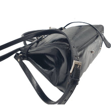 Charger l&#39;image dans la galerie, Sac bandoulière luxe en cuir vernis noir : compact, raffiné et pratique. Un accessoire intemporel, parfait pour sublimer vos tenues au quotidien. 
