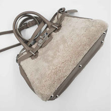 Load image into Gallery viewer, Sac cuir et peau de mouton ultra douce
