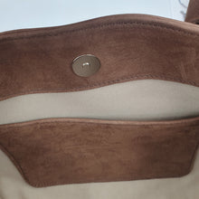 Charger l&#39;image dans la galerie, Sac en Nubuck Chocolat – Capsule Hiver 2025 | Élégance &amp; Modularité | Berthille
