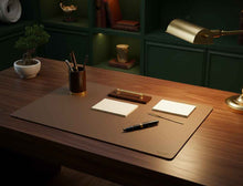 Charger l'image dans la galerie, Sous-main en cuir grainé | Maison Berthille
