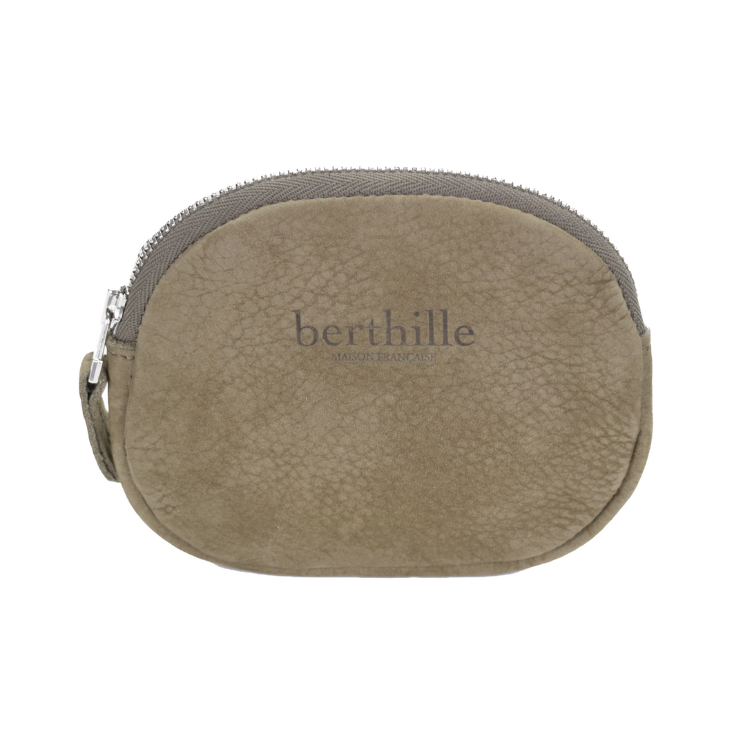 Berthille Porte-monnaie couleur éléphant, en cuir nubuck, vue de face.
